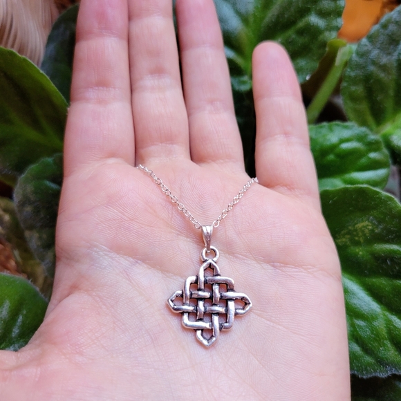 Jewelry - New Silver Celtic Knot Necklace